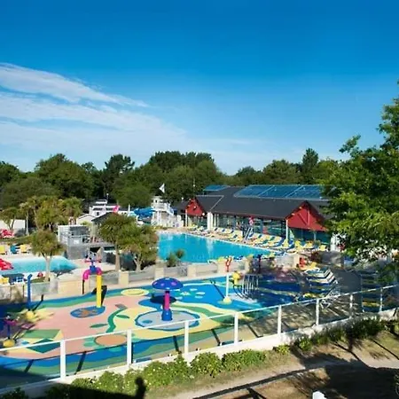 Mobile Dans Domaine De Kerlann Camping 4*